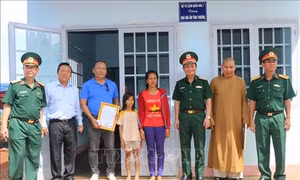 Đoàn Kinh tế - Quốc phòng 778 (Quân khu 7) bàn giao nhà ở kiên cố cho đồng bào dân tộc thiểu số nghèo vùng biên