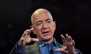 Jeff Bezos giữ vững ngôi vị người giàu nhất thế giới