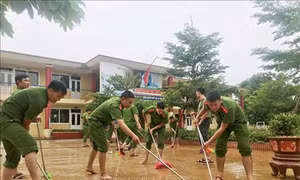 Ấm lòng người dân vùng lũ Quảng Bình