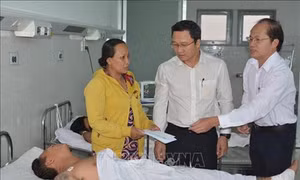 Thăm hỏi, động viên nạn nhân bị thương, gia đình có nạn nhân tử vong 