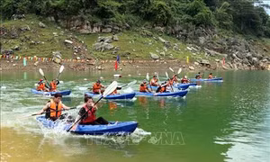 Sôi động hội đua thuyền Kayak trên hồ thủy điện Tuyên Quang