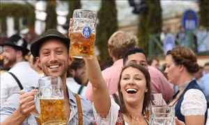 Tưng bừng lễ hội bia Oktoberfest lần thứ 186