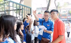 Thanh niên tình nguyện Thủ đô hỗ trợ tiếp sức mùa thi