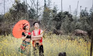 Độc đáo trang phục cưới của người Mông Yên Bái