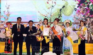 Thí sinh dân tộc Thái Lò Thị Vui đăng quang cuộc thi Người đẹp Hoa Ban 2019