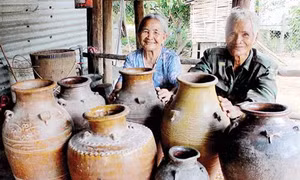 Những chiếc ché Tây Nguyên nói gì?