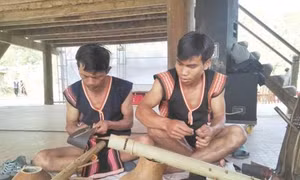 Bảo tồn nhạc cụ truyền thống của người Xê đăng và H'rê ở Kon Tum