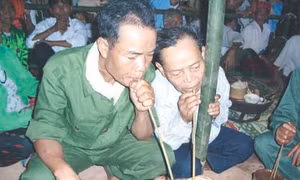 Độc đáo rượu cần Macoong