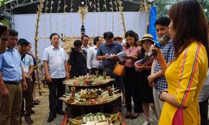 Thưởng thức cơm lam – thịt nướng theo cách của người Cơ Tu