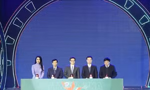 Phó Thủ tướng Vũ Đức Đam bấm nút phát sóng Kênh truyền hình chuyên biệt Văn hóa - Du lịch Vietnam Journey