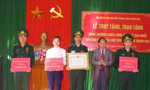 Truy tặng Huân chương chiến công hạng Nhất cho liệt sỹ Vi Văn Nhất