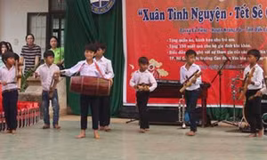 Đội chiêng nhí ở Ea Yiêng