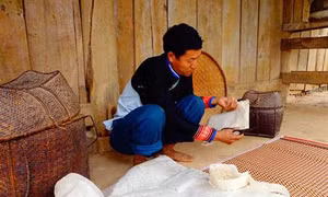 Kỹ thuật làm giấy dó của người Mông, người Dao