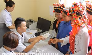Khám sức khỏe, phát thuốc miễn phí cho đồng bào dân tộc