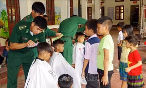 Bộ đội Biên phòng Pa Tần gắn kết biên cương với học đường