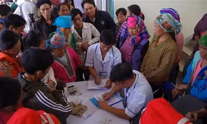 Khám bệnh, cấp phát thuốc miễn phí cho dân bản huyện vùng cao Mường Nhé