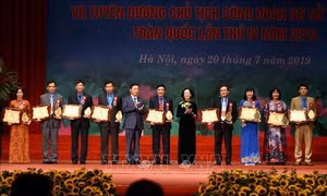 10 cán bộ Công đoàn vinh dự nhận Giải thưởng Nguyễn Văn Linh lần thứ I