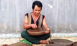 Anh Siu Viu "giữ lửa" nghề chỉnh chiêng