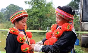 Tuyên Quang đón nhận Bằng công nhận nghệ thuật trang trí trên trang phục truyền thống của người Dao đỏ là Di sản văn hóa phi vật thể Quốc gia
