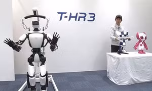 Robot - Bạn đồng hành lý tưởng cho người cao tuổi