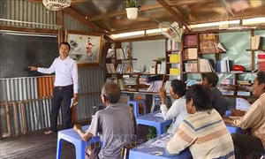 Nguyễn Hoàng Nam - Người thầy "đặc biệt” gieo chữ trên lòng hồ Trị An