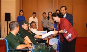 Chủ tịch Quốc hội Nguyễn Thị Kim Ngân gặp mặt các thương binh nặng tiêu biểu toàn quốc