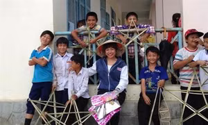Cô giáo trẻ nguyện gắn bó với ngôi trường vùng khó Cư San