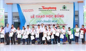 Học bổng “Đọt chuối non” và chương trình “Cơm có thịt Tây Nguyên” đến với học sinh nghèo vượt khó Gia Lai