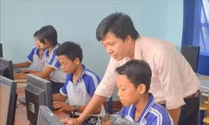 Thầy giáo Phan Khánh Duy nối dài ước mơ cho trẻ vùng sâu