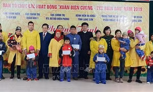 Phẫu thuật miễn phí cho trẻ em và tặng quà Tết người có công tại Lạng Sơn