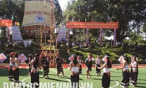 Vẻ đẹp trong điệu múa kađấu của người Cor