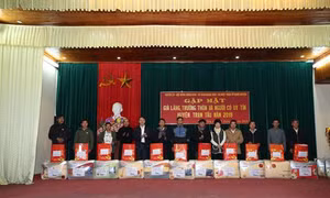 Trạm Tấu gặp mặt già làng, trưởng thôn, người có uy tín năm 2019