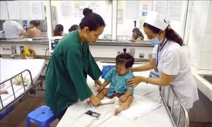 Phòng, chống các bệnh về hô hấp ở trẻ khi thời tiết nắng nóng