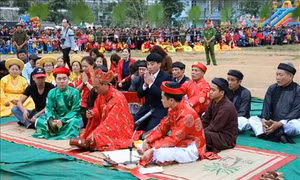 Người dân và du khách nô nức tham dự Lễ hội Lồng Tồng ở Tuyên Quang