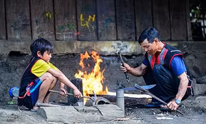 Nghề rèn của người Xơ Đăng ở Măng Ri
