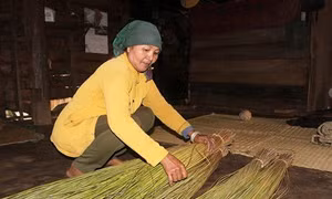 Người Ê-đê cuối cùng dệt chiếu ở Buôn Trấp