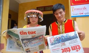 Tích hợp các chính sách hỗ trợ thông tin, tuyên truyền cho hộ nghèo, đồng bào dân tộc ít người