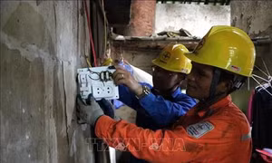 Sửa chữa điện miễn phí cho hộ nghèo, gia đình chính sách ở nông thôn Hải Dương