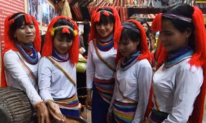 Vẻ đẹp trang phục dân tộc Cor