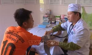 Thắm tình quân dân hữu nghị Việt - Lào