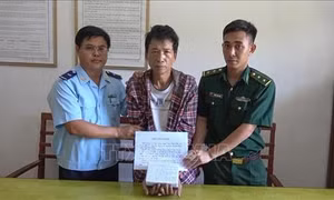 Bắt đối tượng Lò Văn Sáng giấu ma túy trong lọc gió xe máy mang từ Lào qua Việt Nam