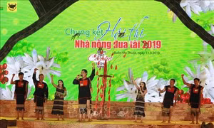 Độc đáo màn trình diễn đúc cồng chiêng của người Ê Đê