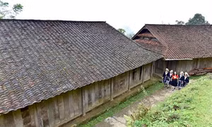 Độc đáo nhà ngói âm dương ở Khau Tràng