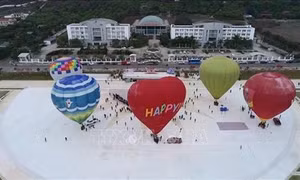 Lễ hội bay khinh khí cầu quốc tế lần thứ hai tại Sơn La 