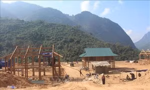 Nỗ lực ổn định chỗ ở cho người dân Mường Lát trước Tết Nguyên đán