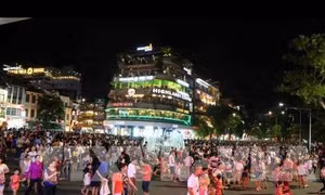 Không gian đi bộ hồ Hoàn Kiếm - Nơi hội nhập văn hóa thế giới và các vùng miền