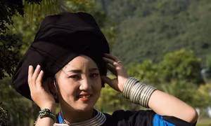 Duyên dáng trang phục dân tộc Dao Khâu
