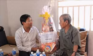 Lãnh đạo tỉnh Bình Thuận chúc Tết Katê của đồng bào Chăm theo đạo Bà-la-môn