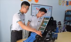 Học sinh miền núi Ninh Sơn sáng chế thành công máy thu hạt nông sản