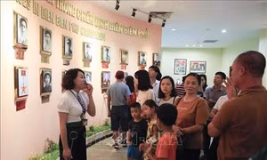 Di tích Chiến trường Điện Biên Phủ thu hút đông du khách dịp nghỉ lễ Quốc khánh